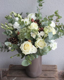 bouquet de fleurs blanches eucalyptus automne pommes de pin champêtre fleuriste semécourt effleurs