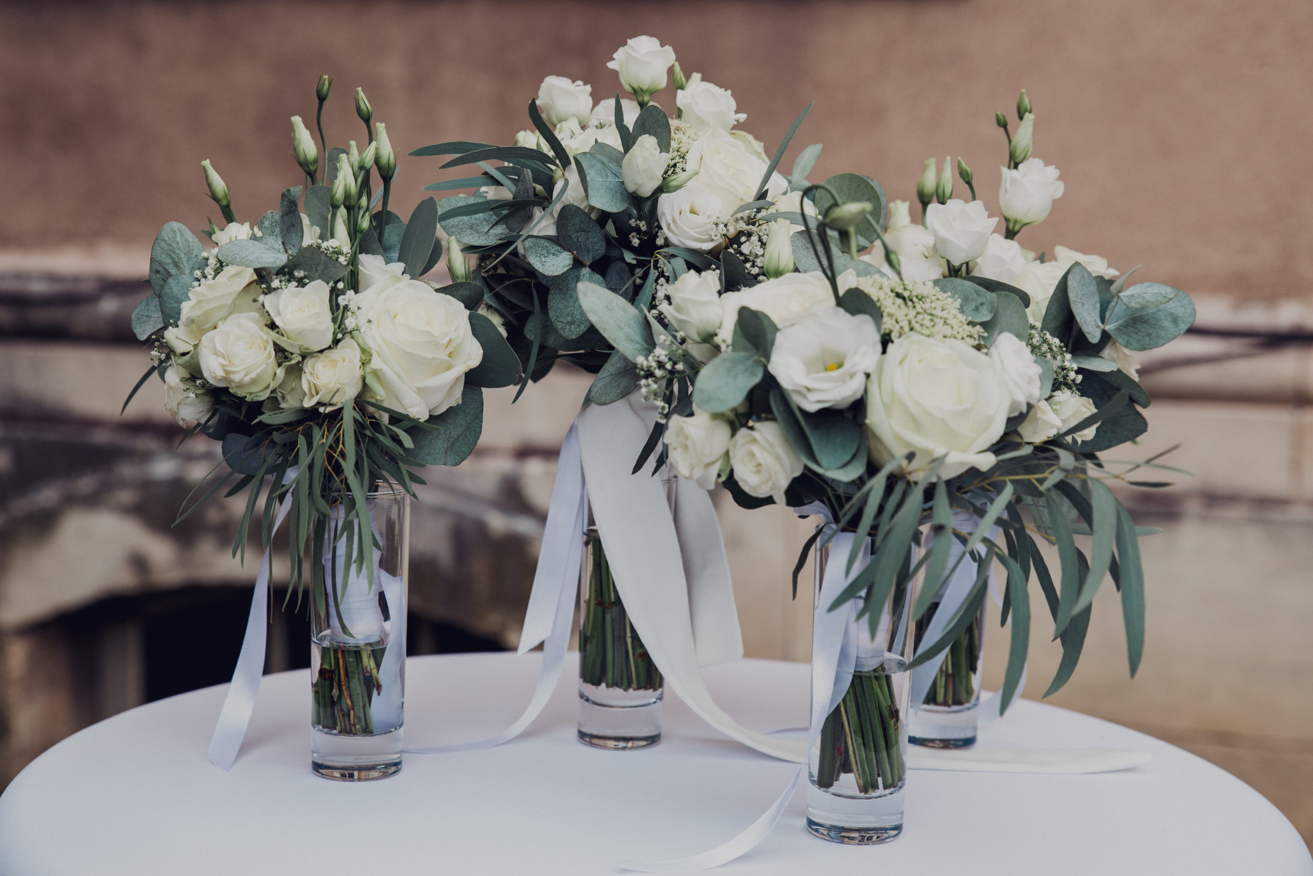 bouquet de mariee camille et temoin blanc eucalyptus fleuriste effleurs