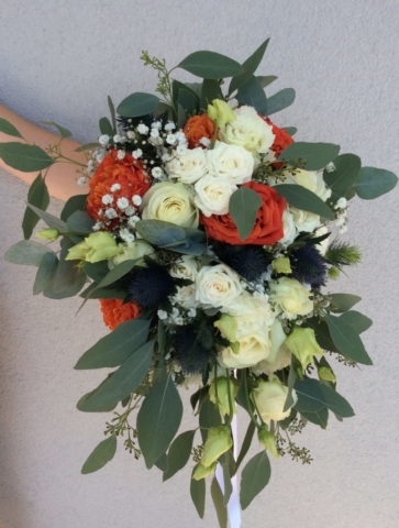 bouquet de mariee céline rouge et bleu fleuriste hattonchatel effleurs
