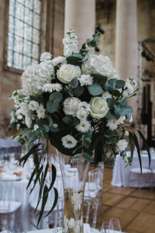 centre de table blanc hauteur abbaye des premontres fleuriste effleurs