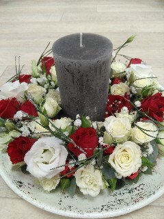 composition florale centre de table bougie noël rose blanche et rose fleuriste metz effleurs