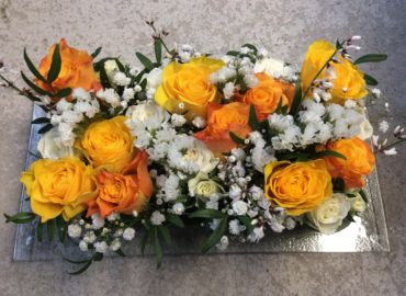 composition florale fleurs centre de table paques coloré orange jaune façon gâteau fleuriste moselle effleurs
