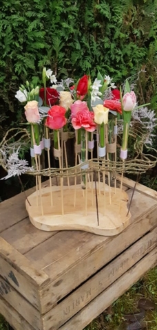 composition florale originale bois fleurs fraiches fleuriste metz effleurs