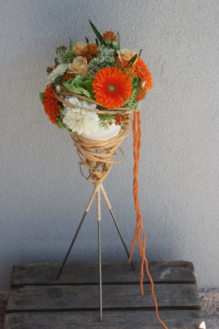 composition florale originale moderne coloré orange raphia laine fleuriste metz effleurs