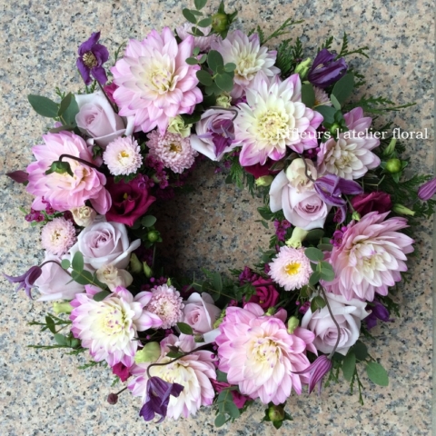 fleurs deuil couronne rose et violet fleuriste thionville effleurs