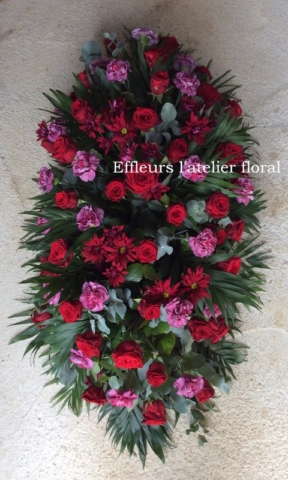 fleurs enterrement dessus de cercueil rouge et violet fleuriste metz effleurs